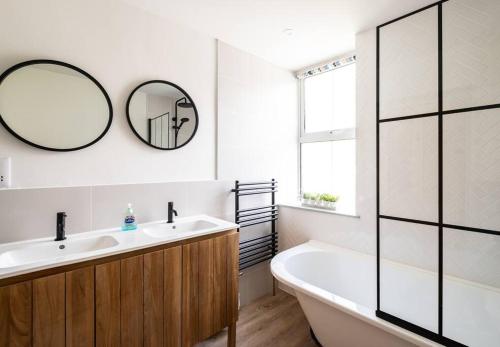 Un baño de Harewood, Port Isaac Bay Holidays