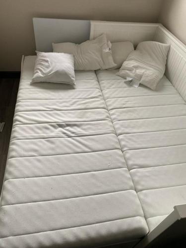 Ένα ή περισσότερα κρεβάτια σε δωμάτιο στο HOME SWEET HOME