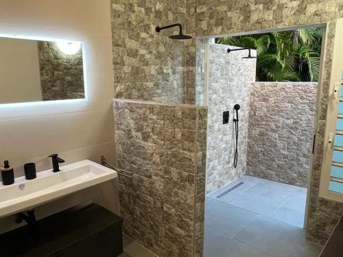Koupelna v ubytování Villa Cajou chambres d'hôtes chez l'habitant et Zanzibar cottage
