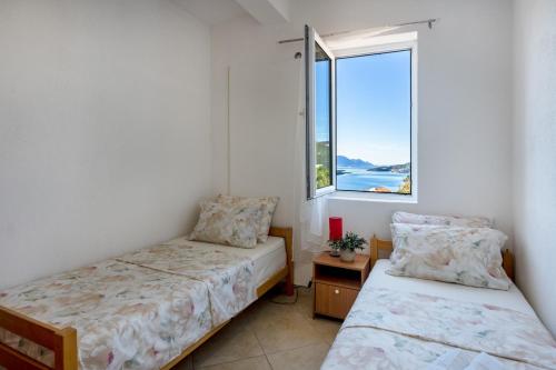 Postel nebo postele na pokoji v ubytování Apartments Vrabac