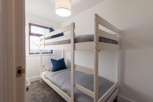 Bunk bed o mga bunk bed sa kuwarto sa Orchard House - 2 bedroom house, Central Alnwick