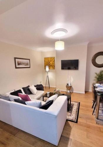 3-Bed House in Warrington – Photos 2