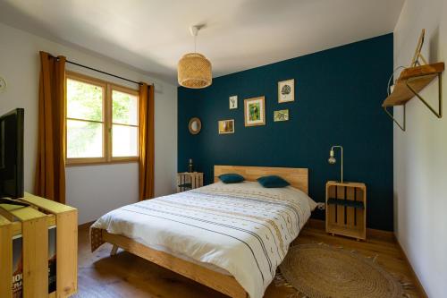 Postel nebo postele na pokoji v ubytování Les Pieds dans l'Eau - Talloires, Lac d'Annecy