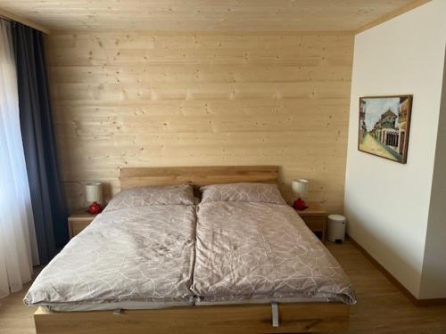 A bed or beds in a room at New Studio in Chalet Kuckuk