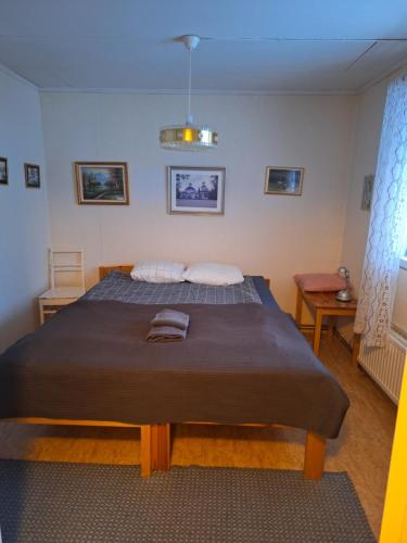 a bedroom with a large bed in a room at Esterin Tupa, Alajärvi 