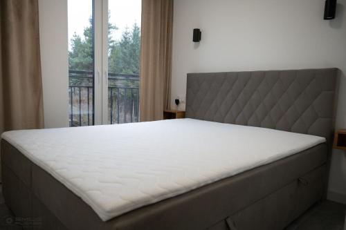 Ein Bett oder Betten in einem Zimmer der Unterkunft Apartamenty Nad Potokiem koło Karpacza