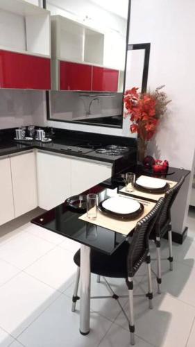 a kitchen with red and white cabinets and a table and chairs at Loft em Belém in Belém