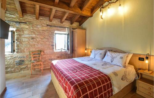 Voodi või voodid majutusasutuse Lovely Apartment In Velo Veronese With House A Panoramic View toas