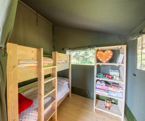 Postel nebo postele na pokoji v ubytování Sibbecks Farm Glamping