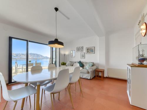 Kuchyňa alebo kuchynka v ubytovaní Apartment Rhodas by Interhome