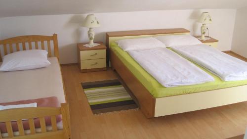 Postel nebo postele na pokoji v ubytování Apartment Lopar
