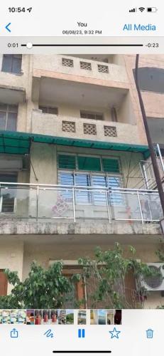 una imagen de un edificio de apartamentos con balcón en DDA LIG FLAT en Gurgaon