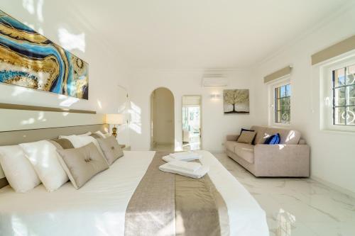 Un lugar para sentarse en Alcore Luxury Golf Villa at Alto Golf Alvor