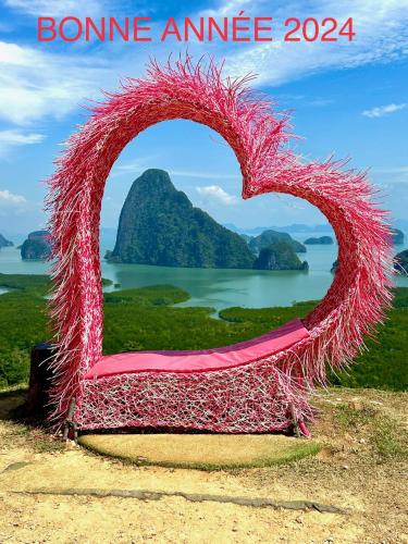 a red heart shaped bag with a view of a mountain at Superbe villa tropicale avec piscine privée Phuket in Phuket