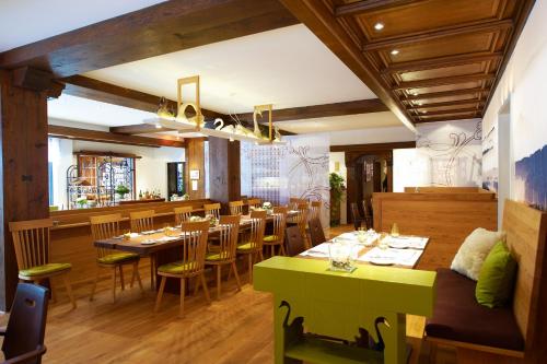 a dining room with tables and chairs and a bar at Hotel-Restaurant Schwanen in Metzingen