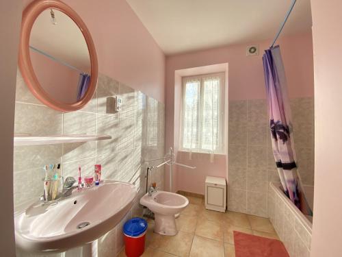 Phòng tắm tại Les Palanges, gite Aveyronnais