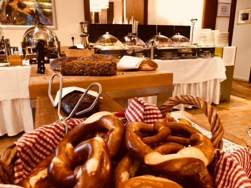 a pile of pretzels in a basket on a table at Hotel-Restaurant Schwanen in Metzingen