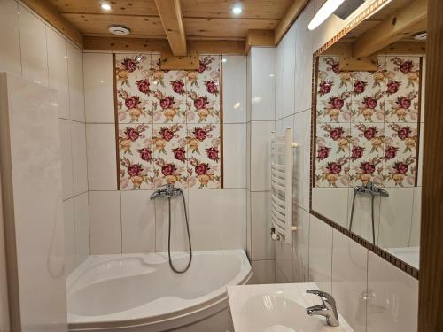 a bathroom with a toilet and a sink and a shower at Domek Góralski Amelka in Poronin
