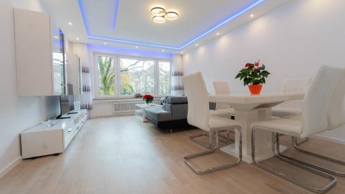 a living room with a table and a couch at Mega Lux Apartment in Esslingen