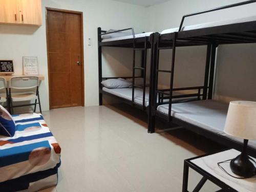 Postel nebo postele na pokoji v ubytování RICHVILLE LITTLE BORACAY GUEST HOUSE