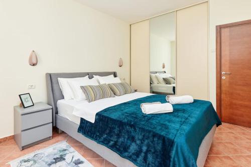 Postel nebo postele na pokoji v ubytování 1-Bedroom Flat on the Main Square in the Old Town