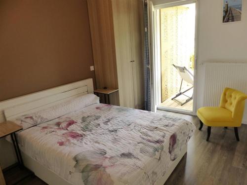 Krevet ili kreveti u jedinici u okviru objekta Residence Coeur boise appartement avec terrasse et wifi Espace vert