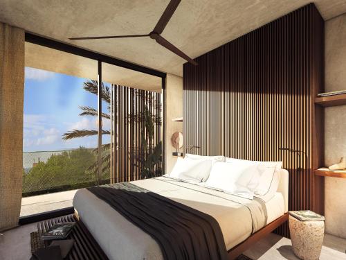 熱那亞的住宿－Capitolo Riviera，一间卧室设有一张大床和大窗户