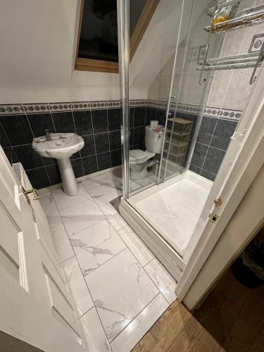Gallery image of Ashcroft Quiet Garden House-London Luton Airport in Luton