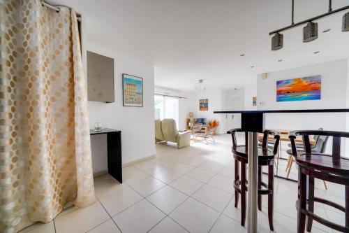 Χώρος καθιστικού στο Nice apartment Mérignac with terrace and parking