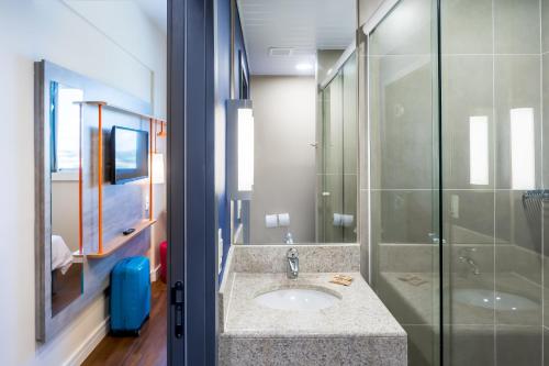 Un baño de ibis budget Pindamonhangaba