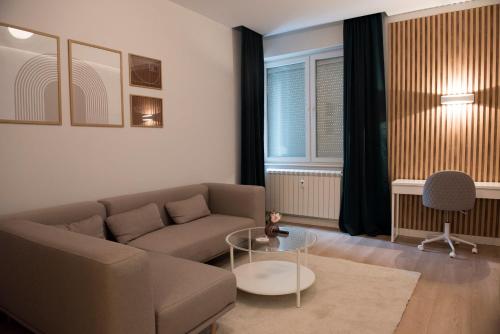 Posezení v ubytování Top Center Designer Apartment