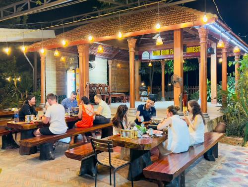 Restoran ili drugo mesto za obedovanje u objektu Ninh Bình Family Homestay