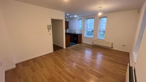 A kitchen or kitchenette at Maple Apartments