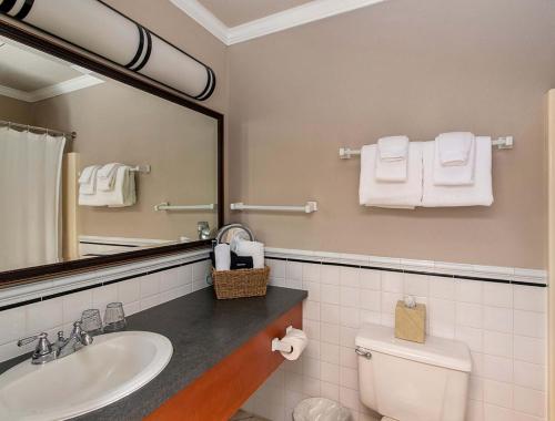 Koupelna v ubytování Cannon Beach Hotel Collection