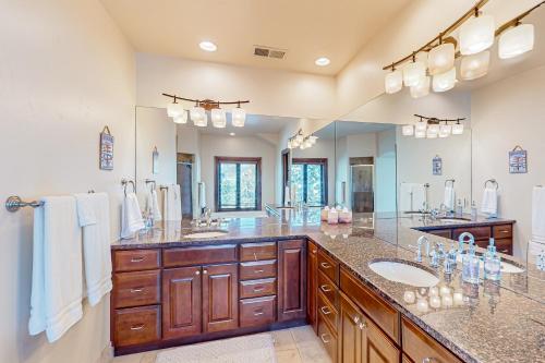 a bathroom with two sinks and a large mirror at Mountain Range Manor in Eagle