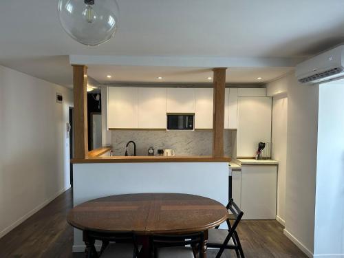 Кухня или мини-кухня в Cozy apartment
