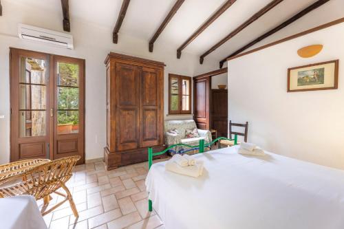 Katil atau katil-katil dalam bilik di Masseria Serine