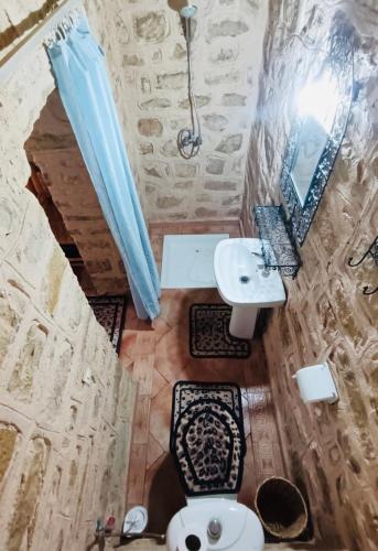 Ein Badezimmer in der Unterkunft Kasbah Dar Talouste