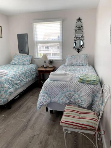Postel nebo postele na pokoji v ubytování Pet-Friendly Private Beach Oceanfront Cottage