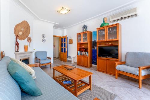Bright & Cozy 1 BDR Flat W/ Balcony by LovelyStay