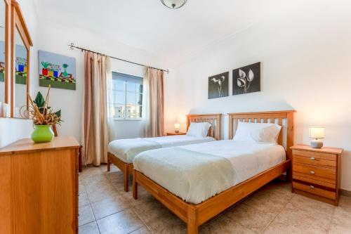 Bright & Cozy 1 BDR Flat W/ Balcony by LovelyStay