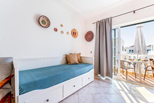 Bright & Cozy 1 BDR Flat W/ Balcony by LovelyStay