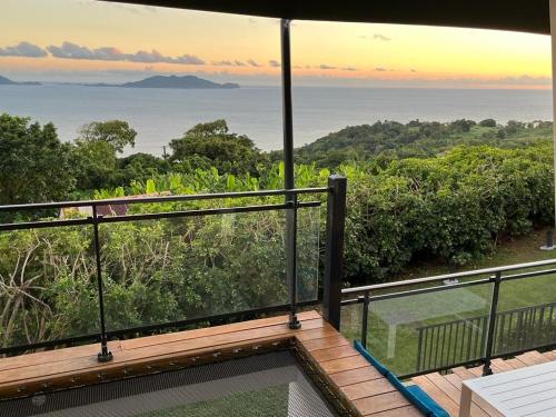 a view of the ocean from the balcony of a house at Villa Cajou chambres d'hôtes chez l'habitant et Zanzibar cottage in Trois-Rivières
