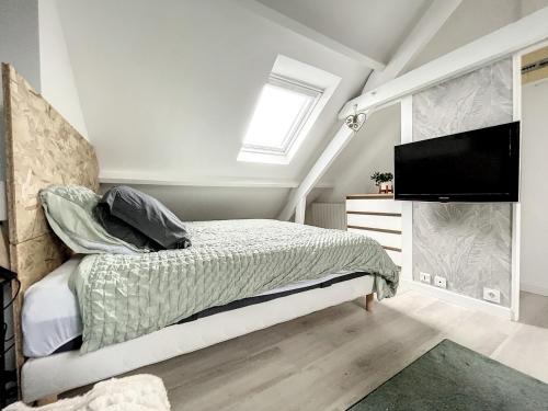Posteľ alebo postele v izbe v ubytovaní Coeur de ville, T2 cosy & élégant avec jardin