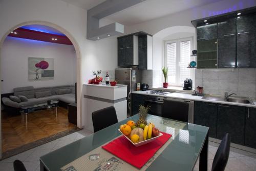 Kuchyň nebo kuchyňský kout v ubytování Apartment and Room Perfect Dream in Split