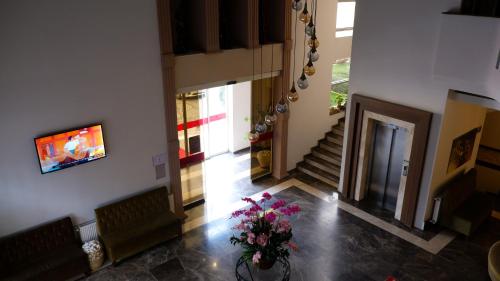 a hallway with a vase of flowers on the floor at Hotel Labella Bergama in Bergama