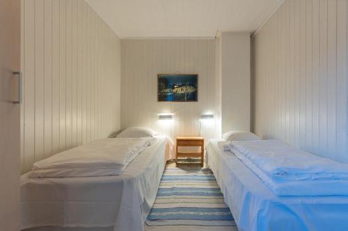 Ein Bett oder Betten in einem Zimmer der Unterkunft Henningsvær Rorbuer