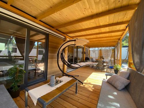 Home De Luxe M&D