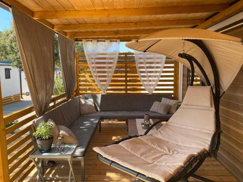 Home De Luxe M&D