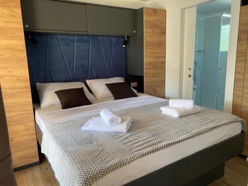 Home De Luxe M&D